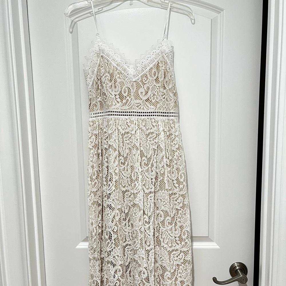 White lace detailed dress